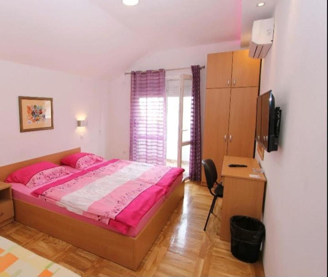 Vila Centar Требинье Экстерьер фото
